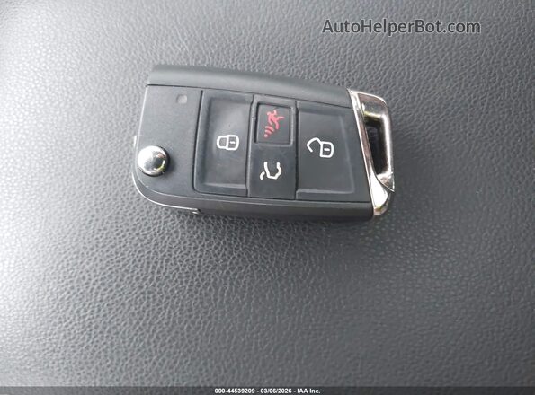 3VV2B7AX2MM128218 2021 VOLKSWAGEN TIGUAN White Widok deski rozdzielczej