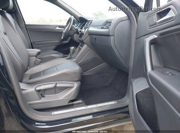 3VV2B7AX3MM097481 2021 VOLKSWAGEN TIGUAN Black Front interior view
