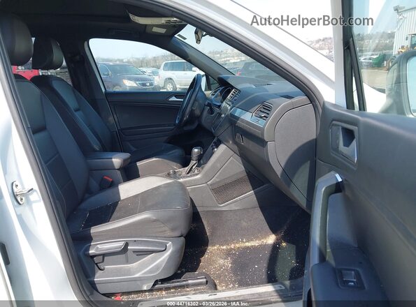 3VV2B7AX7MM069585 2021 VOLKSWAGEN TIGUAN White Front interior view