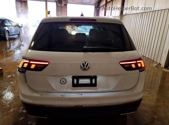 3VV2B7AX8MM043867 2021 VOLKSWAGEN TIGUAN White Rear view
