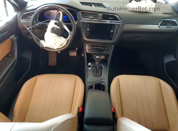 3VV3B7AX0PM067069 2023 VOLKSWAGEN TIGUAN Black Widok deski rozdzielczej