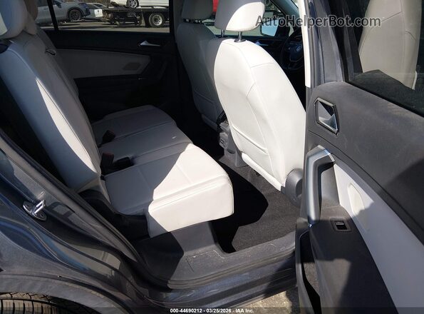 3VV3B7AX2JM214368 2018 VOLKSWAGEN TIGUAN Gray Vista de la etiqueta del VIN