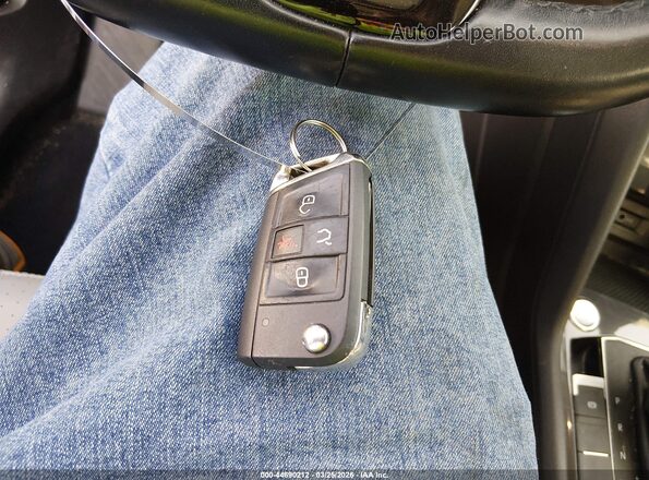 3VV3B7AX2JM214368 2018 VOLKSWAGEN TIGUAN Gray Vista del salpicadero