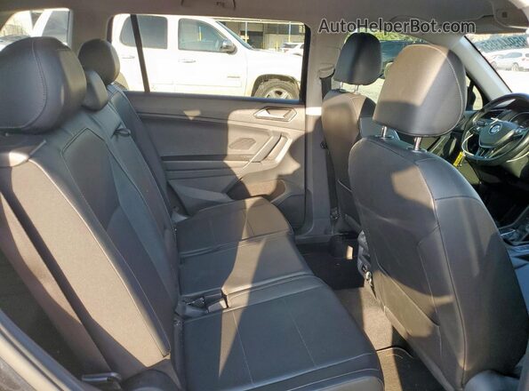3VV3B7AX4JM106589 2018 VOLKSWAGEN TIGUAN Black უკანა სალონის ხედი