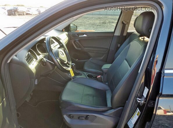 3VV3B7AX4JM106589 2018 VOLKSWAGEN TIGUAN Black წინა სალონის ხედი