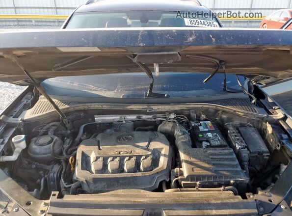 3VV3B7AX4JM106589 2018 VOLKSWAGEN TIGUAN Black ძრავის განყოფილების ხედი