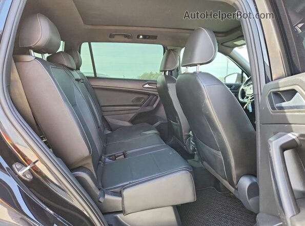 3VV3B7AX4MM014788 2021 VOLKSWAGEN TIGUAN Black Vista interior trasera