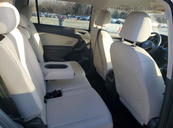 3VV3B7AX5MM061280 2021 VOLKSWAGEN TIGUAN Silver Սալոնի հետևի տեսք