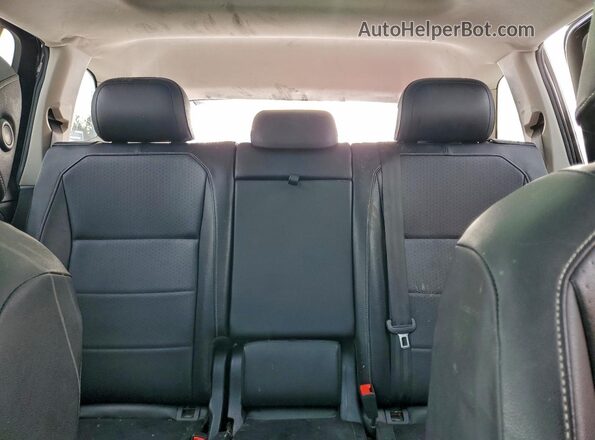 3VV3B7AX5MM105259 2021 VOLKSWAGEN TIGUAN Black Widok tylnych siedzeń