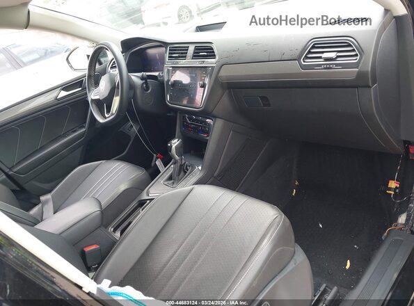 3VV3B7AX5NM055528 2022 VOLKSWAGEN TIGUAN Black Widok wnętrza z przodu