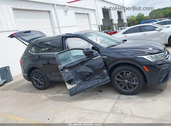 3VV3B7AX5NM055528 2022 VOLKSWAGEN TIGUAN Black Widok wnętrza z tyłu
