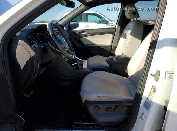 3VV3B7AX6MM016817 2021 VOLKSWAGEN TIGUAN White Вид салону спереду