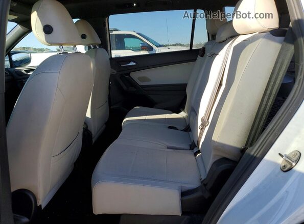 3VV3B7AX6MM016817 2021 VOLKSWAGEN TIGUAN White Вид задньої частини салону