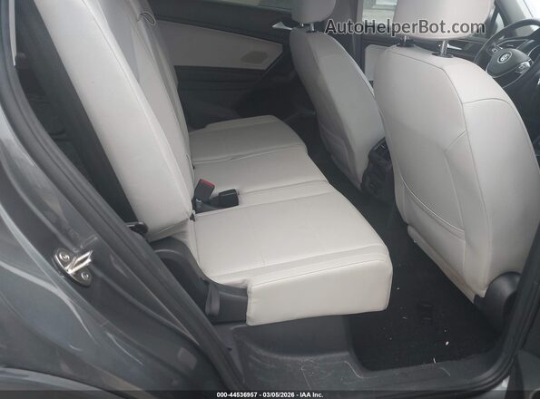 3VV3B7AX7MM026501 2021 VOLKSWAGEN TIGUAN Pewter Vista de la etiqueta del VIN