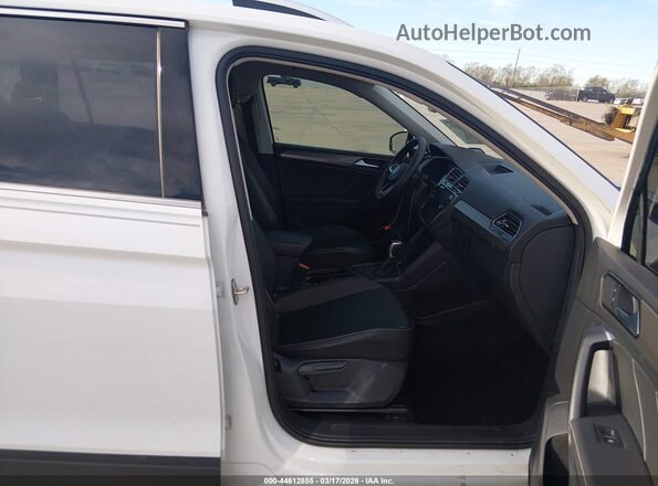 3VV3B7AX7NM092855 2022 VOLKSWAGEN TIGUAN White Widok wnętrza z przodu