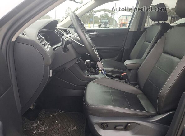 3VV3B7AX8MM037488 2021 VOLKSWAGEN TIGUAN Gray წინა სალონის ხედი