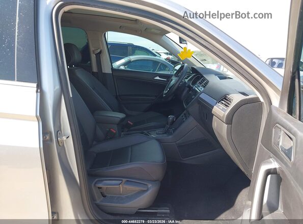 3VV3B7AX8MM079398 2021 VOLKSWAGEN TIGUAN Silver Front interior view