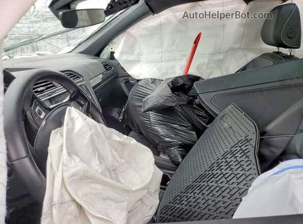 3VV4B7AX1MM126405 2021 VOLKSWAGEN TIGUAN Black Սալոնի դիմացի տեսք