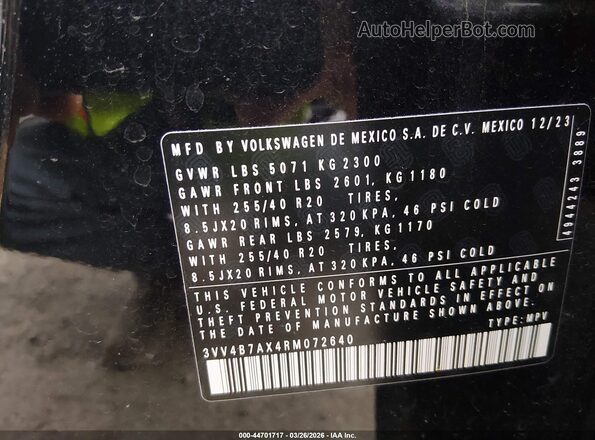 3VV4B7AX4RM072640 2024 VOLKSWAGEN TIGUAN Black Vista del compartimento del motor