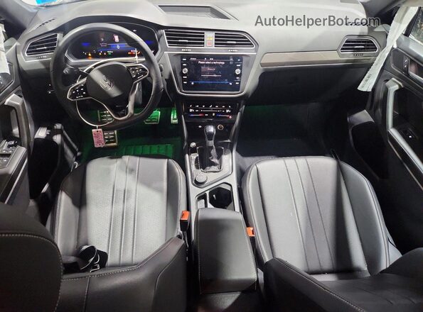 3VV8B7AX0RM216184 2024 VOLKSWAGEN TIGUAN Черный Вид панели приборов