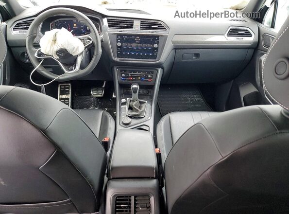 3VV8B7AX2RM121934 2024 VOLKSWAGEN TIGUAN Charcoal Առջևի վահանակի տեսք