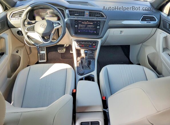 3VV8B7AX5RM056769 2024 VOLKSWAGEN TIGUAN Черный Вид панели приборов