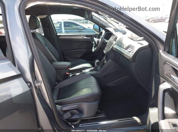 3VVCB7AX9NM097698 2022 VOLKSWAGEN TIGUAN Gray Вид салону спереду