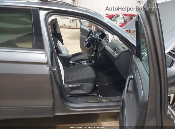 3VVFB7AX6PM085167 2023 VOLKSWAGEN TIGUAN Gray Front interior view