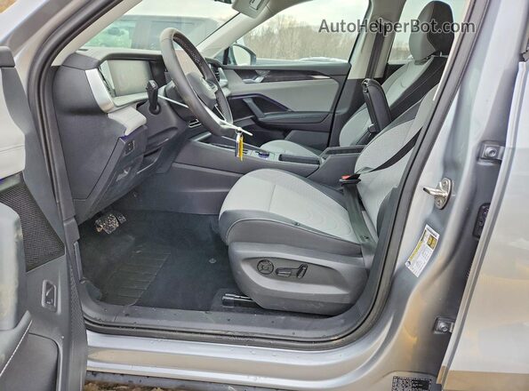 3VVFR7RM3SM044686 2025 VOLKSWAGEN TIGUAN Silver Սալոնի դիմացի տեսք