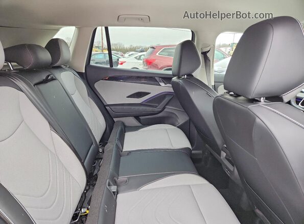 3VVFR7RM3SM044686 2025 VOLKSWAGEN TIGUAN Silver Սալոնի հետևի տեսք