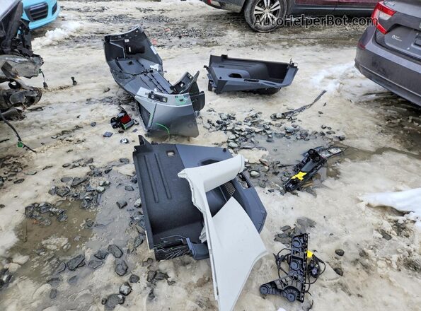 3VVFR7RM3SM044686 2025 VOLKSWAGEN TIGUAN Silver VIN կոդի պիտակի տեսք