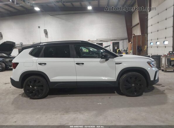 3VVLX7B29RM128314 2024 VOLKSWAGEN TAOS White Rear interior view