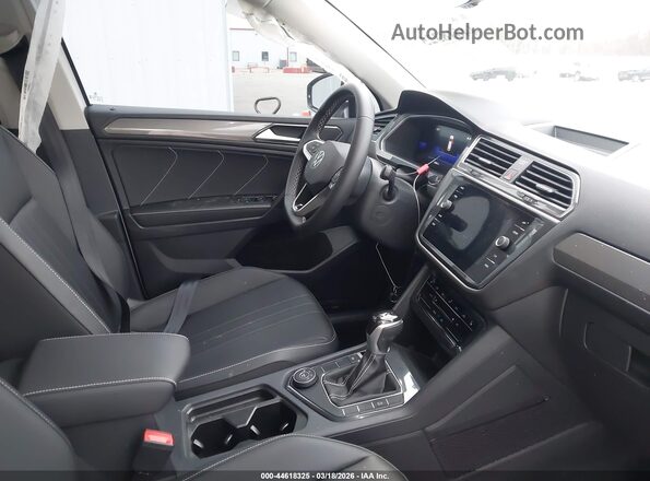3VVMB7AX2PM068258 2023 VOLKSWAGEN TIGUAN White Вид салону спереду