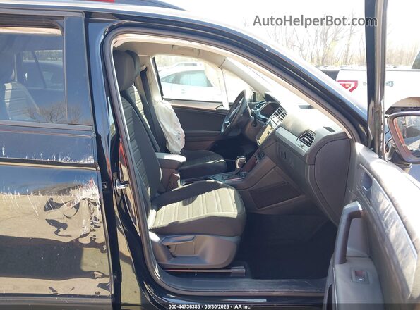 3VVRB7AX5RM198947 2024 VOLKSWAGEN TIGUAN Black Front interior view
