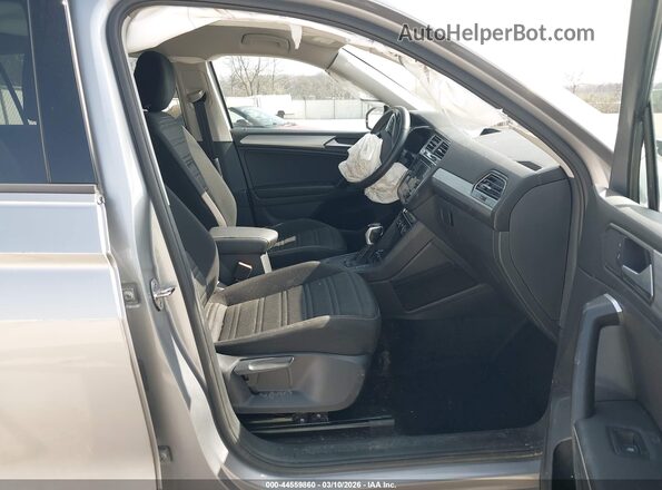 3VVRB7AX7RM048208 2024 VOLKSWAGEN TIGUAN Silver წინა სალონის ხედი