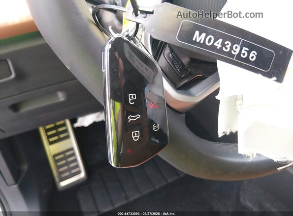 3VVUW7RMXTM043956 2026 VOLKSWAGEN TIGUAN White Widok deski rozdzielczej