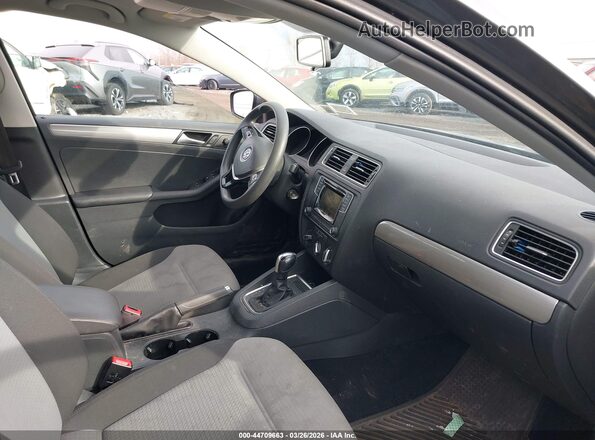 3VW2B7AJ2JM263556 2018 VOLKSWAGEN JETTA Серый Вид салона спереди
