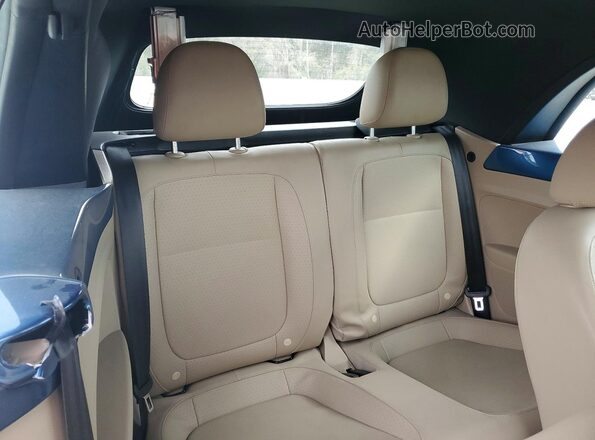 3VW5DAAT0JM516945 2018 VOLKSWAGEN BEETLE Blue Вид задніх сидінь