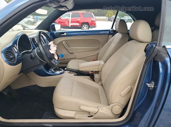 3VW5DAAT0JM516945 2018 VOLKSWAGEN BEETLE Blue Вид салону спереду