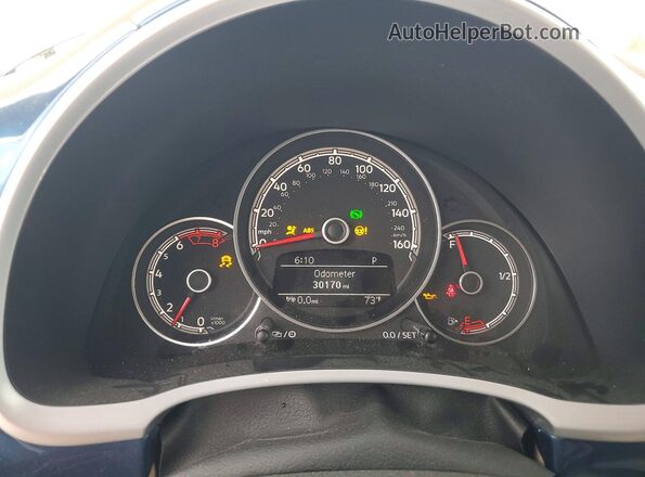3VW5DAAT0JM516945 2018 VOLKSWAGEN BEETLE Blue Вид щитка приладів