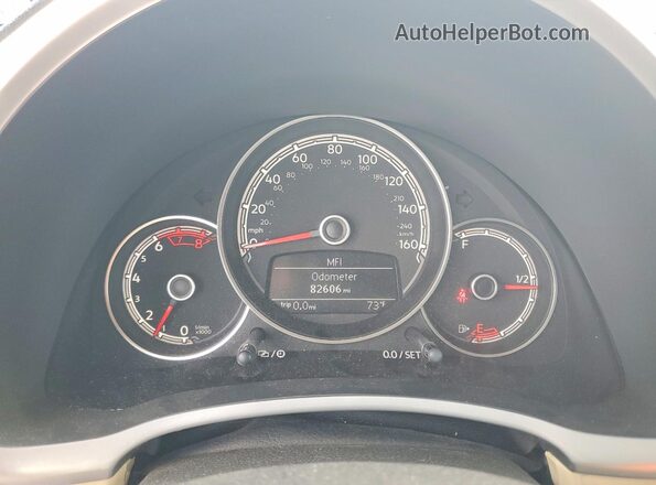 3VW5DAAT5KM509135 2019 VOLKSWAGEN BEETLE White 