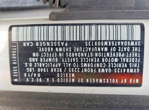 3VW5DAAT5KM509135 2019 VOLKSWAGEN BEETLE White 
