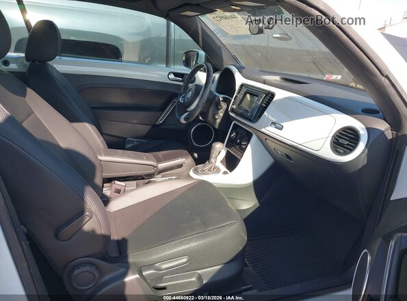 3VW5DAAT8JM503232 2018 VOLKSWAGEN BEETLE White Vista interior delantera