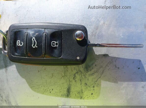 3VW5DAAT8JM503232 2018 VOLKSWAGEN BEETLE White Vista del salpicadero