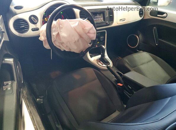 3VW5DAAT8JM512562 2018 VOLKSWAGEN BEETLE White Dashboard view