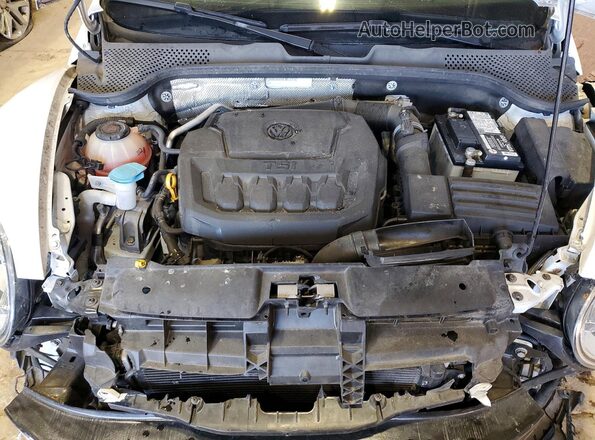 3VW5DAAT8JM512562 2018 VOLKSWAGEN BEETLE White Rear interior view