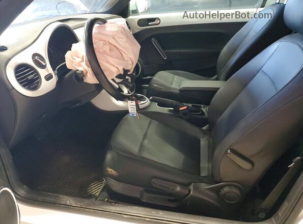 3VW5DAAT8JM512562 2018 VOLKSWAGEN BEETLE White Front interior view