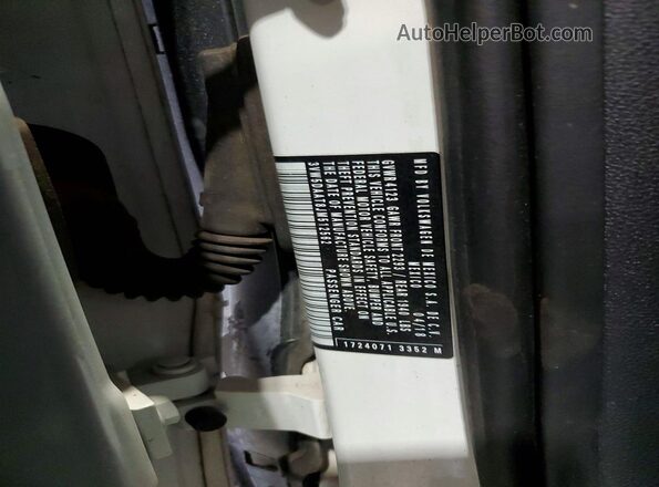 3VW5DAAT8JM512562 2018 VOLKSWAGEN BEETLE White Engine compartment view