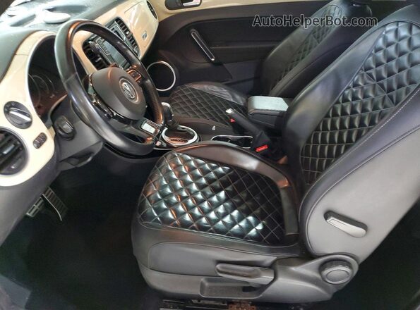 3VW5DAAT9KM512586 2019 VOLKSWAGEN BEETLE Beige Вид салону спереду