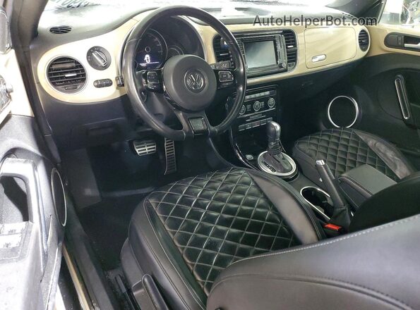 3VW5DAAT9KM512586 2019 VOLKSWAGEN BEETLE Beige Вид панелі приладів